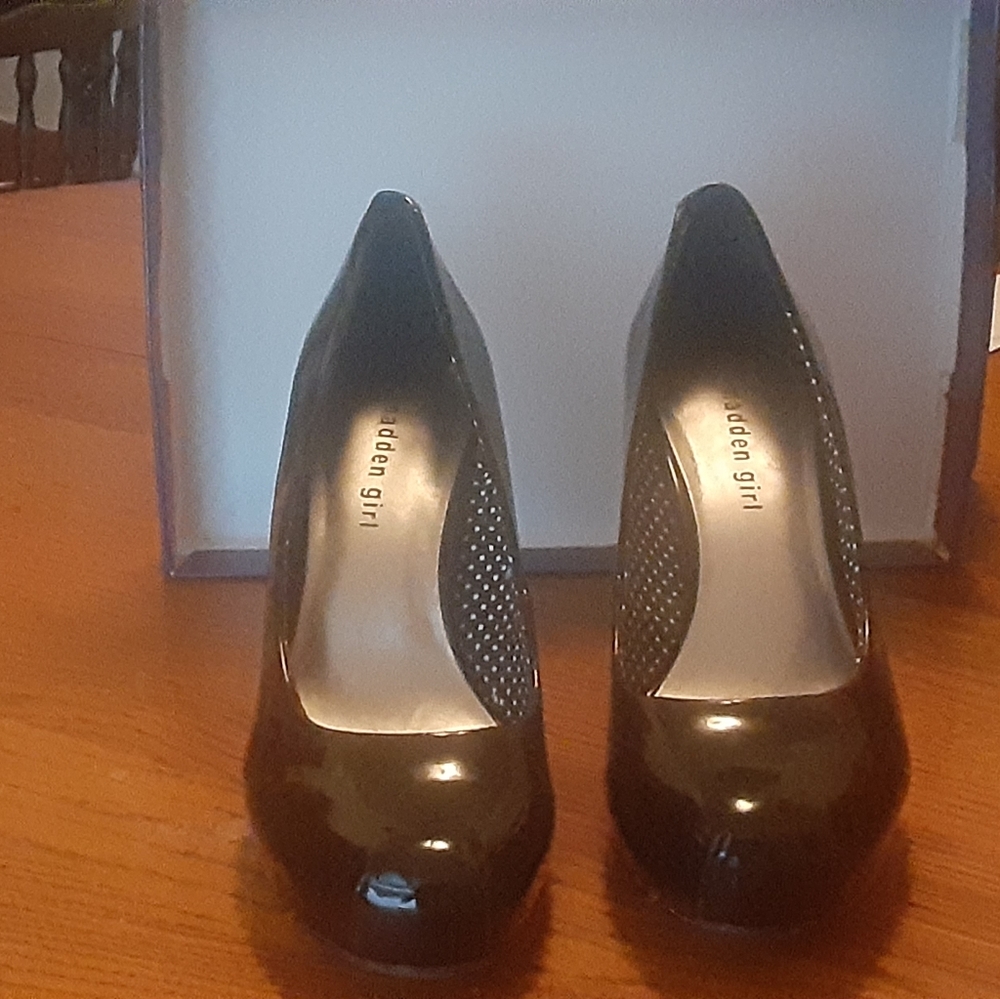 Shoes - Picture 5 of 6